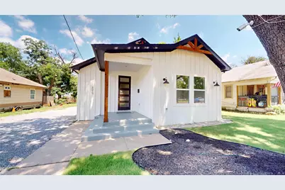 226 SW 4th Street, Grand Prairie, TX 75051 - Photo 1