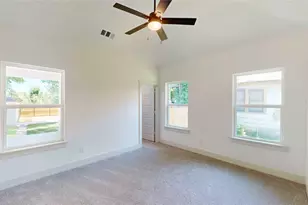 226 SW 4th St, Grand Prairie, TX 75051 - Photo 10