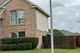 613 Prairie Gulch Dr, Fort Worth, TX 76140 - Photo 2