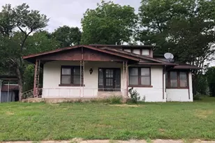 808 W 7th St, Bonham, TX 75418 - Photo 1