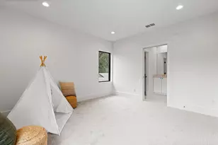 9019 Liptonshire Dr, Dallas, TX 75238 - Photo 32