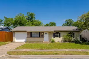 813 Rosewood Hills Dr, Garland, TX 75040 - Photo 2