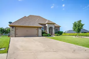 1312 Prestwick Ct, Granbury, TX 76048 - Photo 2