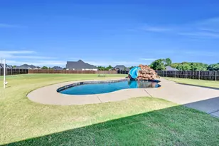 1111 Hayfield Dr, Midlothian, TX 76065 - Photo 4