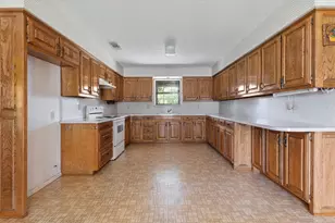 713 E Peel St, Pilot Point, TX 76258 - Photo 4