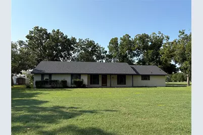 713 E Peel Street, Pilot Point, TX 76258 - Photo 2