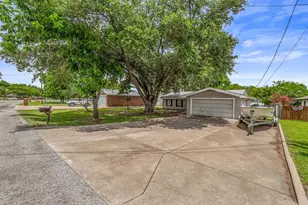 4013 Cherokee Ct, Granbury, TX 76048 - Photo 4