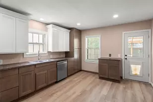 414 W Doyle St, Granbury, TX 76048 - Photo 18