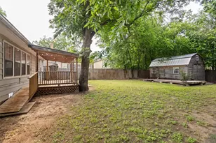 414 W Doyle St, Granbury, TX 76048 - Photo 12