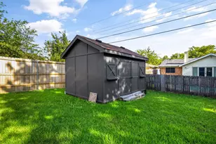 2304 Spanish Trail, Irving, TX 75060 - Photo 18