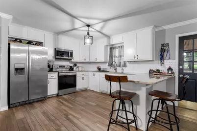 631 N Robinson Drive, Robinson, TX 76706 - Photo 6