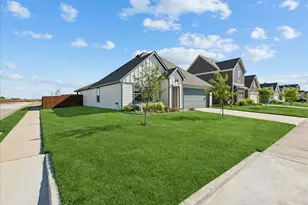 710 Primrose Ln, Pilot Point, TX 76258 - Photo 2