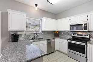 1213 Greendale Dr, Bedford, TX 76022 - Photo 4