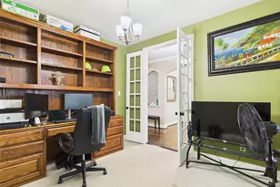 2407 Laguna Ln, Arlington, TX 76012 - Photo 4