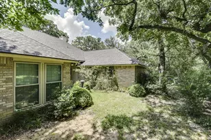 4901 Hidden Oaks Ln, Arlington, TX 76017 - Photo 36