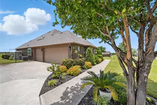 12022 Livingston Way, Talty, TX 75126 - Photo 4