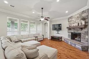 6902 Golf Green Dr, Arlington, TX 76001 - Photo 10