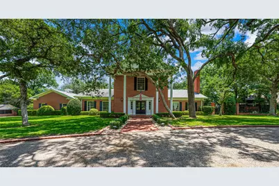 2825 Lake Air Drive, Waco, TX 76710 - Photo 1