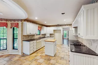 917 Hillside Drive, Lewisville, TX 75077 - Photo 10