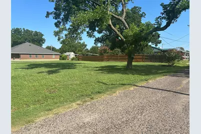 116 Hinton Street, Tioga, TX 76271 - Photo 2