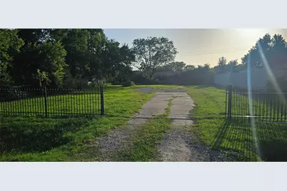 2511 Lora Lane, Balch Springs, TX 75180 - Photo 4