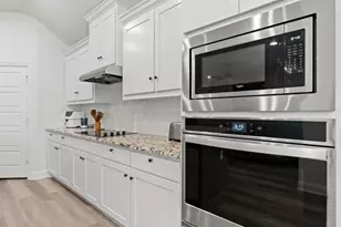 408 Molly Ln, Keene, TX 76059 - Photo 6