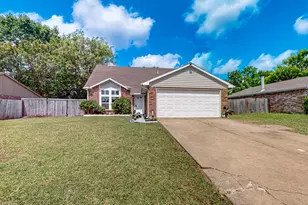 1521 Windsor Dr, Glenn Heights, TX 75154 - Photo 2