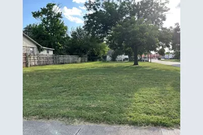 2900 Ryan Avenue, Fort Worth, TX 76110 - Photo 2
