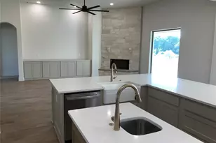 1009 Old Oaks Ct, Weatherford, TX 76087 - Photo 6