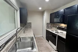 1802 Natchez Ct, Grand Prairie, TX 75052 - Photo 8