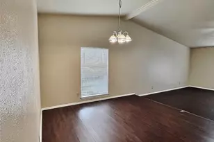 1802 Natchez Ct, Grand Prairie, TX 75052 - Photo 6