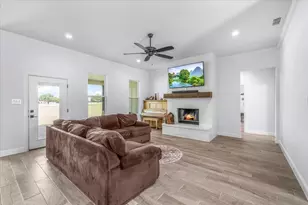 108 Stafford Trl, Weatherford, TX 76088 - Photo 6