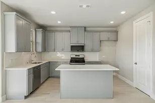 641 Hutchinson Ln, Lewisville, TX 75077 - Photo 2