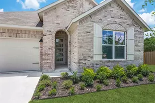 304 Ridge Dr, Justin, TX 76247 - Photo 2