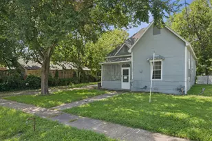 1000 E Brin St, Terrell, TX 75160 - Photo 2
