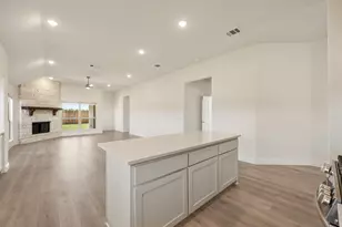 301 Saddlewood Trl, Commerce, TX 75428 - Photo 10