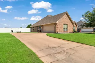 1810 Meadowview Dr, Reno, TX 75462 - Photo 16