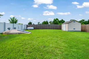 1810 Meadowview Dr, Reno, TX 75462 - Photo 14