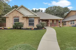 854 Evandale Rd, Burleson, TX 76028 - Photo 4