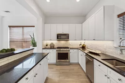 4830 Cedar Springs Road #27, Dallas, TX 75219 - Photo 16