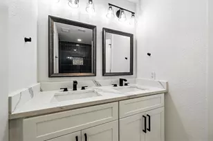 2301 Wood Cliff Ct, Arlington, TX 76012 - Photo 32