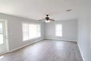 1020 S Adams St, McGregor, TX 76657 - Photo 2