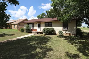 1020 S Adams St, McGregor, TX 76657 - Photo 14