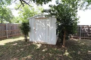1020 S Adams St, McGregor, TX 76657 - Photo 12