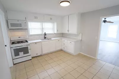 1020 S Adams Street, McGregor, TX 76657 - Photo 4