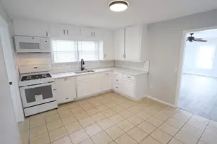 1020 S Adams St, McGregor, TX 76657 - Photo 4