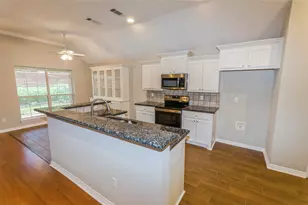 915 Cresthaven Dr, Cedar Hill, TX 75104 - Photo 4