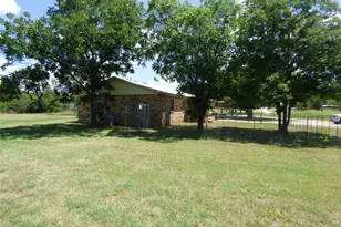 309 E 10th St, Cisco, TX 76437 - Photo 6