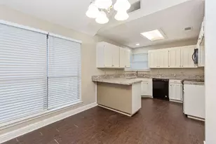 820 Greenridge Dr, Arlington, TX 76017 - Photo 6