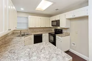 820 Greenridge Dr, Arlington, TX 76017 - Photo 8